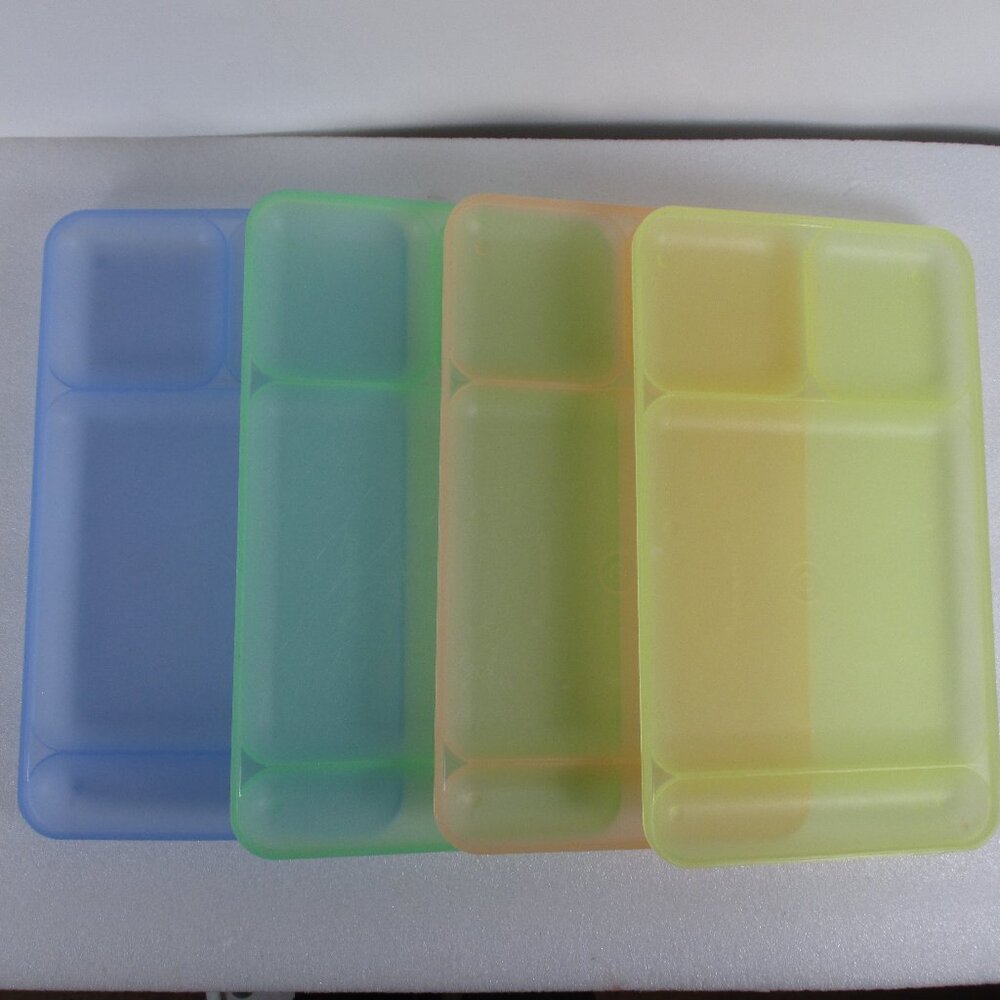 SET OF 4 GENUINE TUPPERWARE DINNER TRAYS